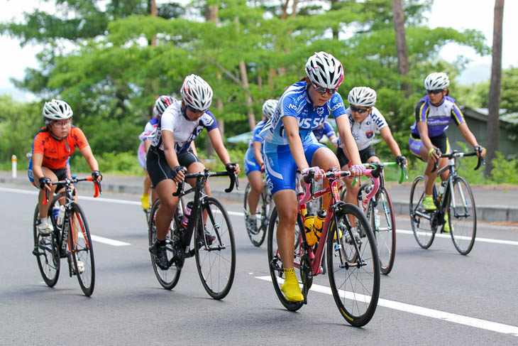 坂口聖香(日本体育大)が中心となって追うが、ペースが上がらない