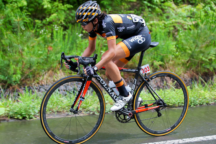 8周目、追走する萩原麻由子(Wiggle HONDA)