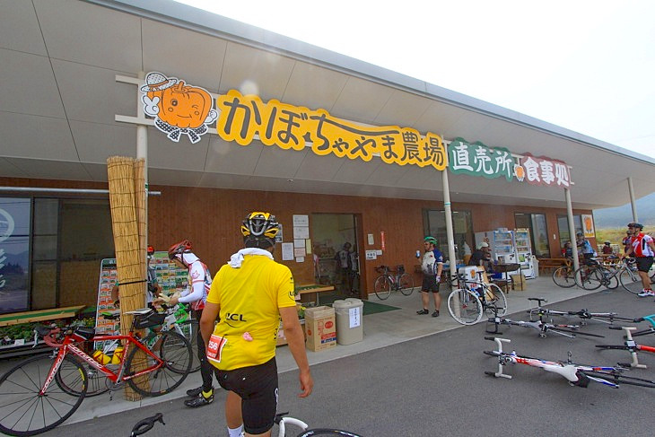 「補給は大事だからね!」臨時エイドに立ち寄ります。