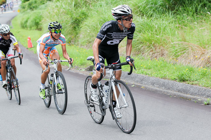 E1 ラスト1kmの追走集団