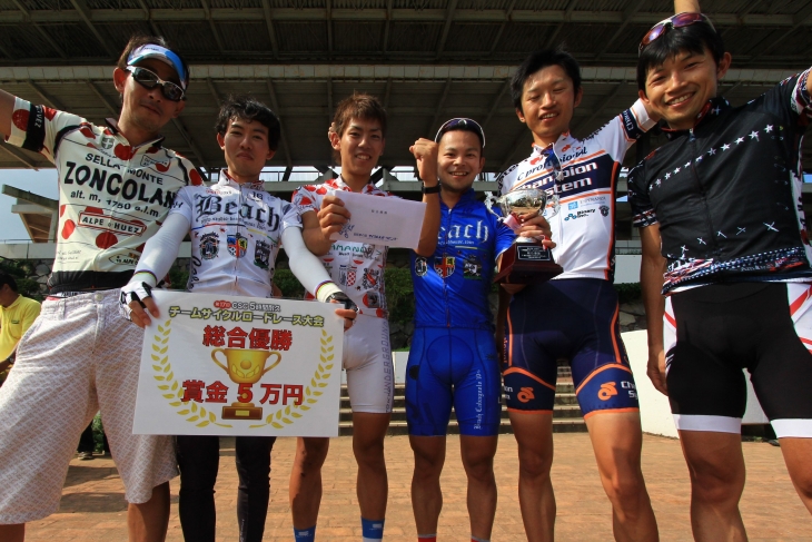 「やったぜ!」見事5時間耐久レースで総合優勝したBeachRacing