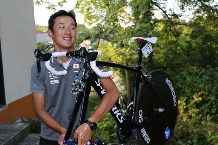 昼から2ステージあるこの日は中村仁メカニック(Hi-Bike)は大忙しとなる