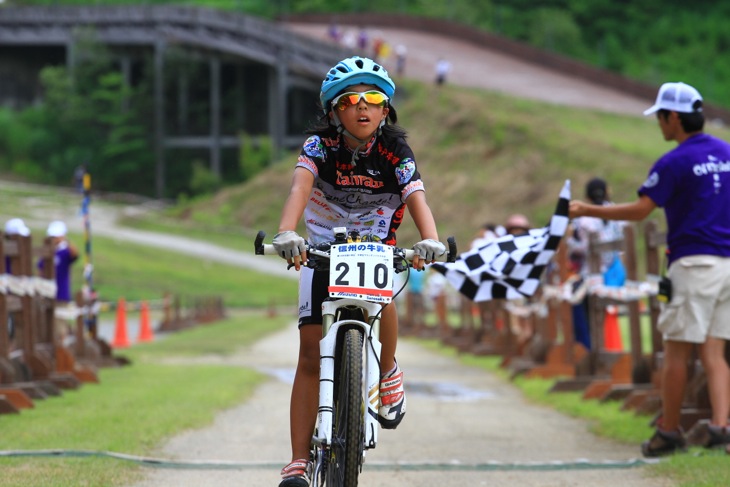 小学5年女子は大蔵 こころ(ボンシャンス飯田/長野県 駒ケ根市立赤穂南小学校)が勝利