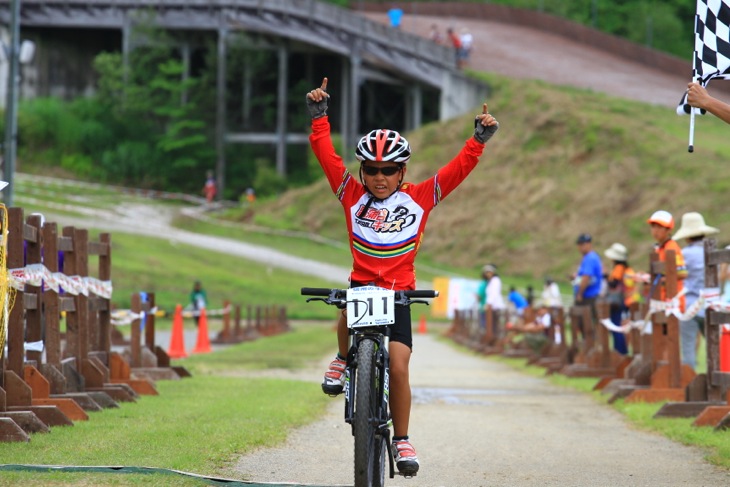 小学3年男子を制した遠藤 絋介(菖蒲谷キッズ/岡山県 岡山大学教育学部付属小学校)が勝利