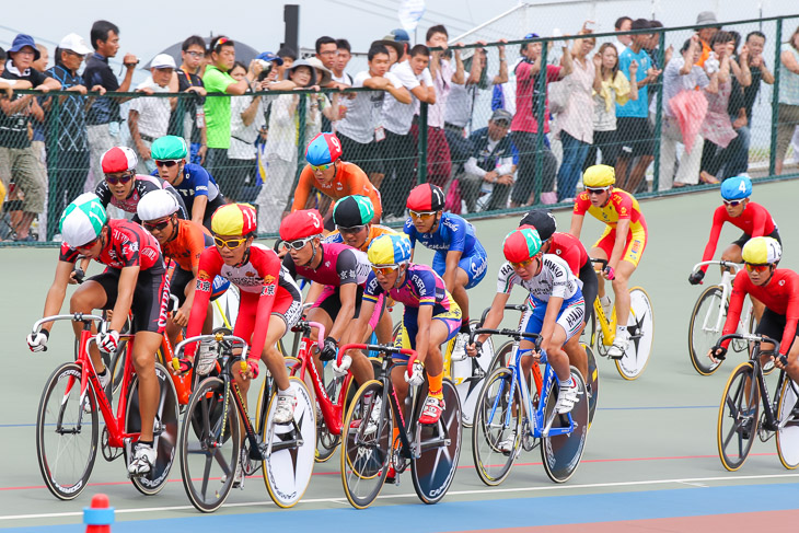 ポイントレース 集団のままレースは推移