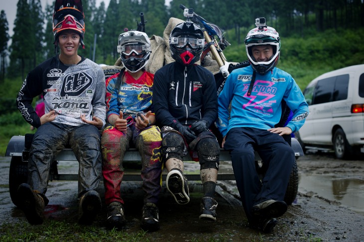 新旧トップライダーも参戦。左から永田隼也(AKI FACTORY TEAM)、黒沢大介(TRANSITION/FUST)、清水一輝(MADISON SARACEN FACTORY TEAM)、内嶋亮(Dynoco)