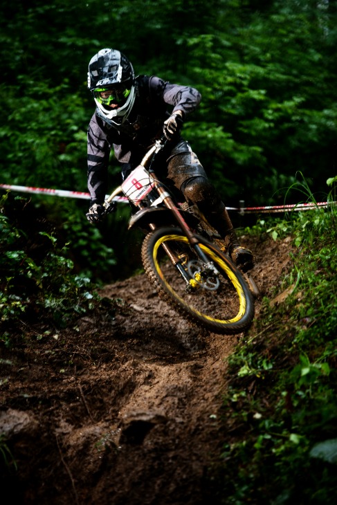 エリート男子優勝の安達靖選手(DIRTFREAK/SARACEN)