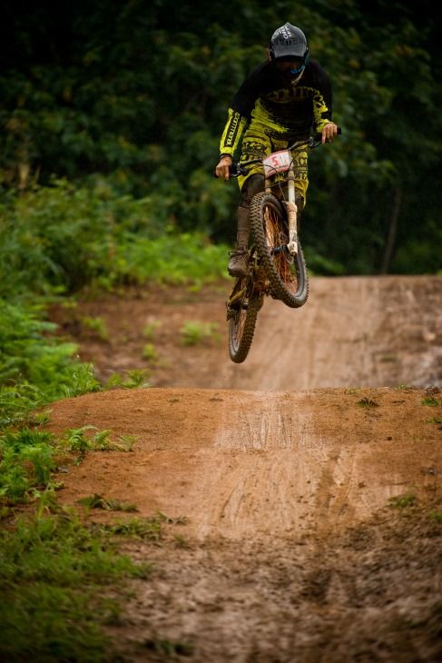 初戦十種ヶ峰優勝で今回も3位に入った阿藤寛選手(COMMENCAL/Topknot)