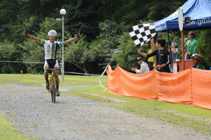 2位に30秒差を付け山川惇太郎(Team CHAINRING)がフィニッシュ