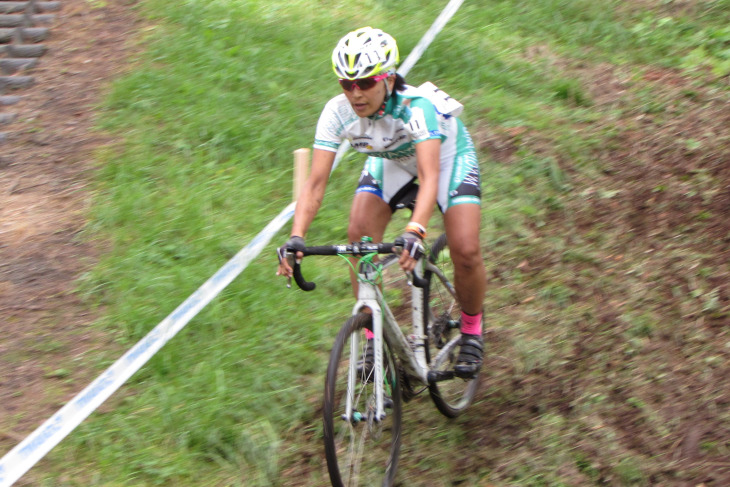L1優勝の林口幸恵(SNEL CYCLOCROSS TEAM)