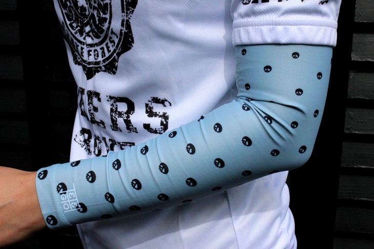 THREEGO アームカバー SKULL DOT(グレー)