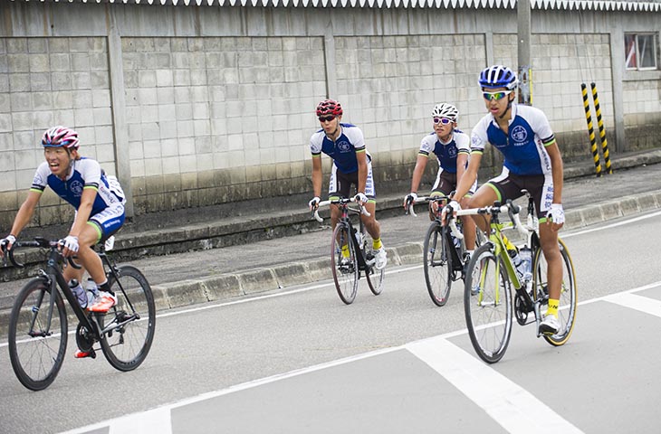 第1ステージ 4人がメイン集団でゴールした京都産業大学