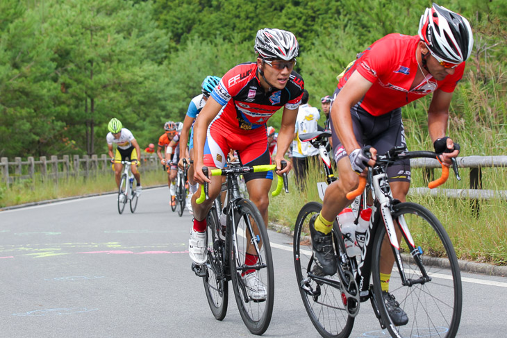 5周目 このレースから実業団で走る小橋勇利(JP SPORTS TEST TEAM-MASSA-ANDEX)がメイン集団先頭で走る