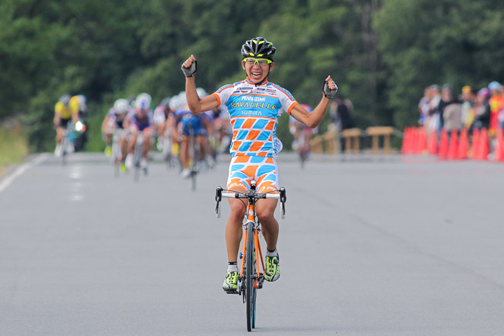 E1クラスタ 初優勝の米谷隆志(スミタ・エイダイ・パールイズミ・ラバネロ)「初めて逃げに入り最後の坂で自分からアタックした」