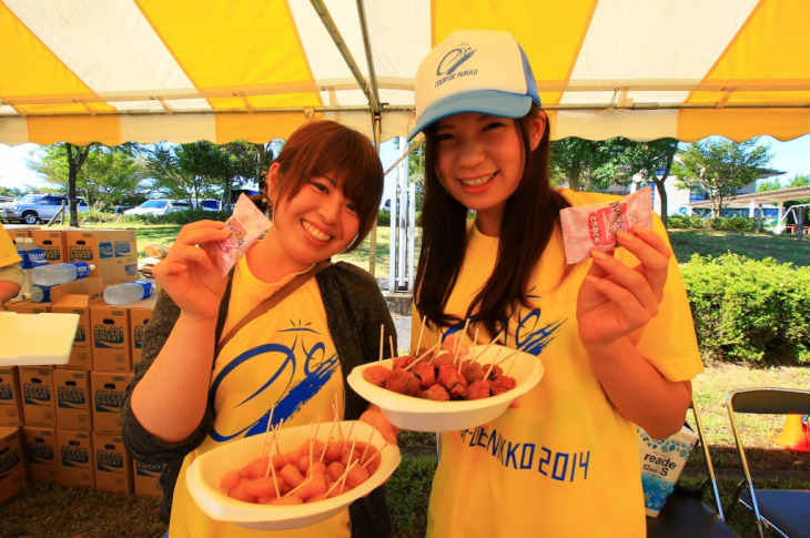 らっきょと梅干しとクッキーとはじける笑顔が素敵な二人