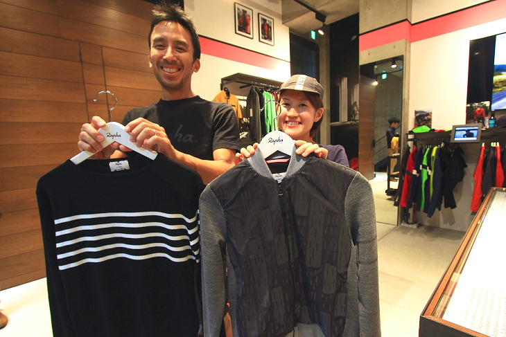 Womens Merino Breton(左)とWomens Printed Bomber(右)。組み合わせてもオシャレ