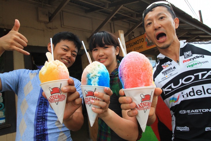 鮮やかな色彩のマツモトシェイブアイスでノースショアライドは〆!
