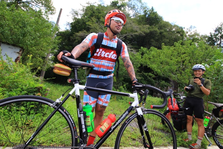 武闘派(笑)のいちえ・オレさんは荷物をすべて背負ってロードバイクで参加