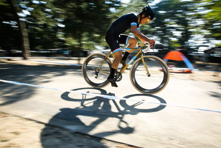 C1 舗装区間を走る濱由嵩(SPEEDVAGEN CYCLOCROSS TEAM)