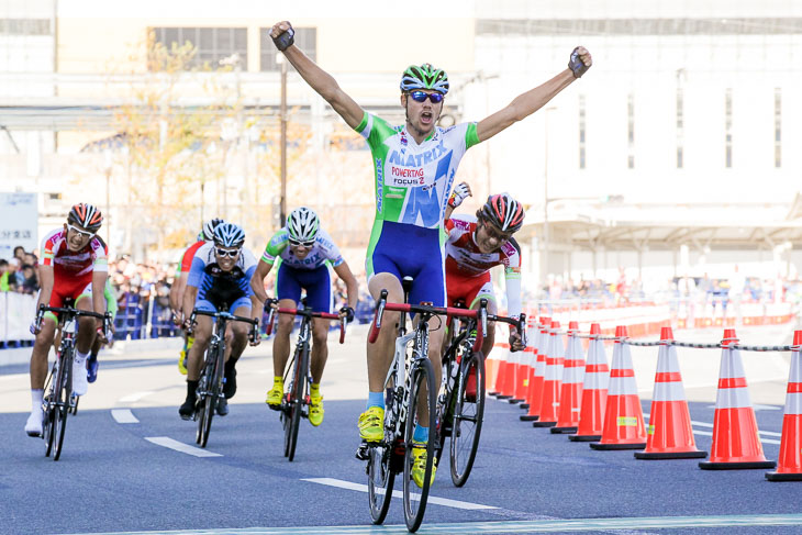 エドワード・プラデス(マトリックスパワータグ)が優勝