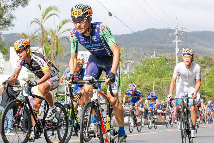 市民210km 1回目の普久川ダムを終える高岡亮寛(イナーメ・信濃山形)