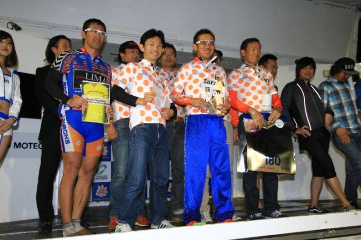 7時間ロードチーム優勝 弥市レーシングの皆さん