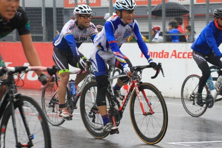 ゴールに飛び込む佐野千尋選手(サイクルフリーダム)