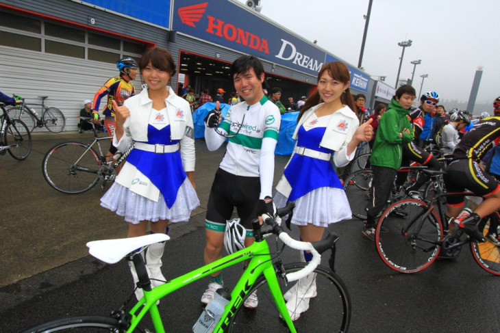 もてぎガールズ?が一緒に写真に映ってくれるのは役得ですね。ありがとうございます