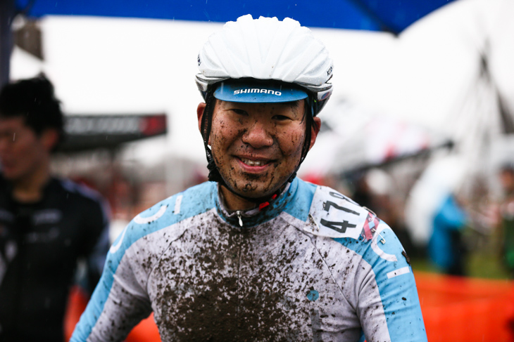 C3B 優勝して笑顔の郡山雅仁(OCI)