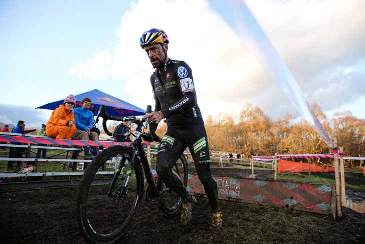 シケインをクリアするティモシー・ジョンソン(アメリカ、Cannonadale/Cyclocrossworld.com)
