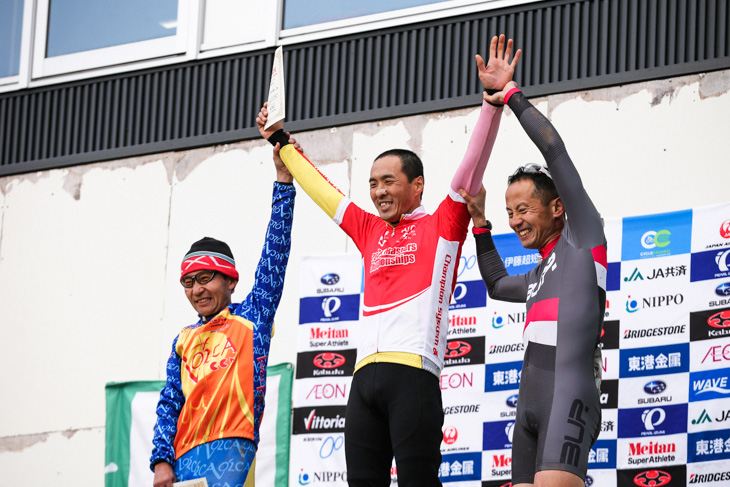 M40表彰台 清水達也(北陸ドロタボウ)が優勝
