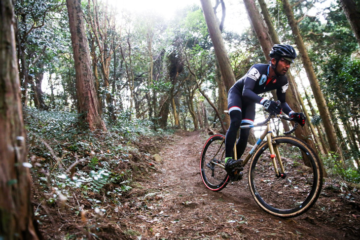 C1 先頭でダウンヒルをこなす矢野大介(SPEEDVAGEN CYCLOCROSS TEAM)