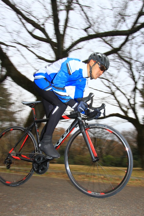 「カーボンに通ずる走りの軽さ 学生レーサーにもオススメな高コストパフォーマンスの1台」中村仁(Hi-Bike)