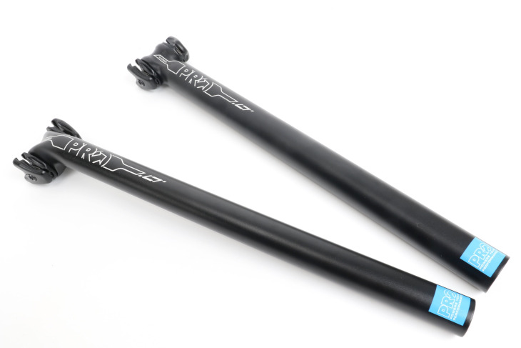 PRO LTシートポスト(手前:27.2mm/セットバック20mm、奥:30.9mm/セットバック0mm)