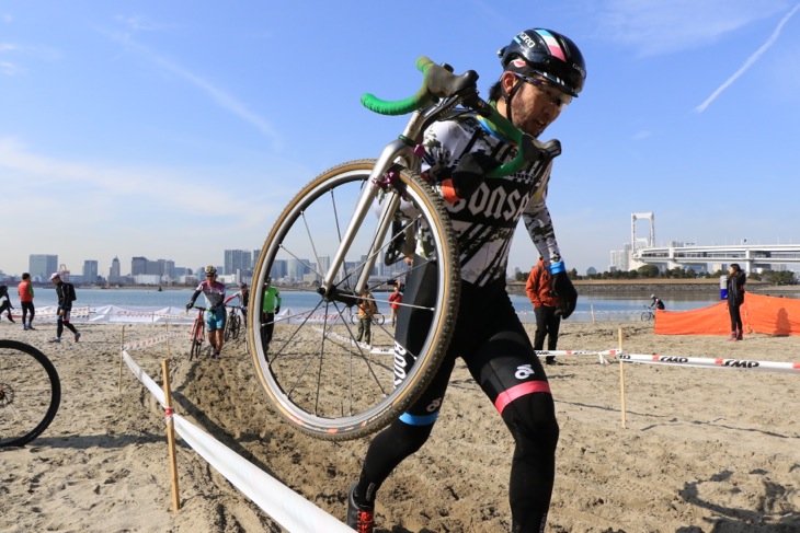 C3-3 砂浜はランニング大会の様相を呈した