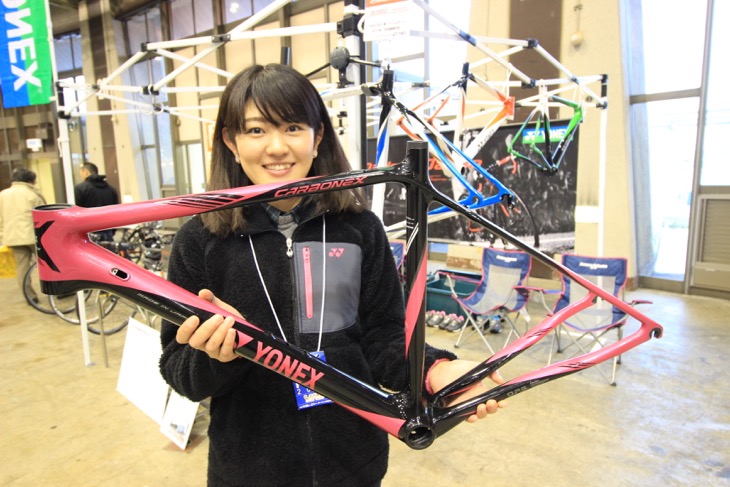 KINANが駆ることで注目のYONEXフレームのカラーバリエーション