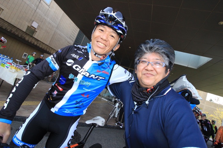 門田基志選手(チームGIANT)と自転車好きの河端支配人が富山としまなみ海道、ジャイアントを結びつけた
