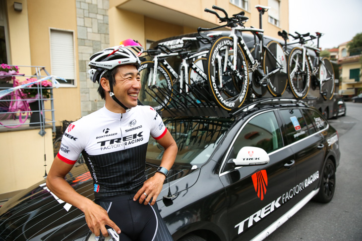 リラックスした表情の別府史之(トレックファクトリーレーシング)