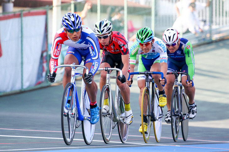 男子スクラッチ 4人が逃げきる。先頭は優勝の小西悠貴(クラブシルベスト)