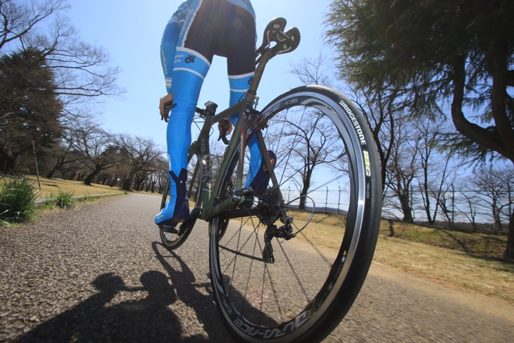 「荒れた路面のレースではやっぱり大きなアドバンテージになる」新保光起