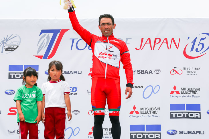 コースレコード38分27秒で優勝のラヒーム・エマミ(ピシュガマン ジャイアントチーム)。19秒差総合2位に浮上