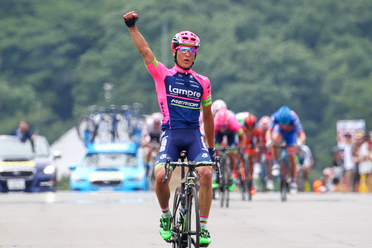 ラスト5kmを逃げ切ったヴァレリオ・コンティ(ランプレ・メリダ)が優勝
