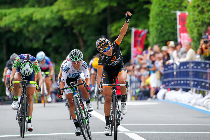 WE 萩原麻由子(Wiggle HONDA)が與那嶺恵理(サクソバンクFX証券)を下し連覇達成