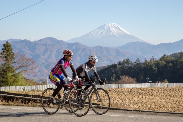 富士山をバックに走り抜ける第3回ツール・ド・富士川