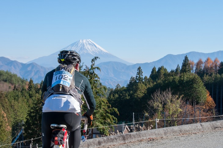 遠くに見える富士山は美しい