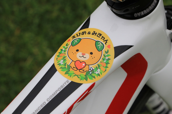 みきゃんステッカーはサイクリング環境をプロデュースするというジャイアントの使命を表しているという