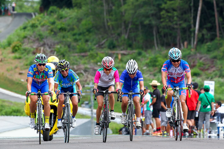 女子 4周目へ、先頭が5人に絞られる