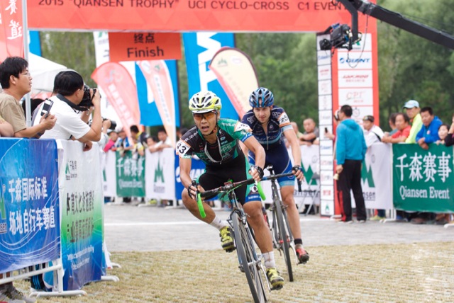 向山浩司(SNEL CYCLOCROSS TEAM)は23位に