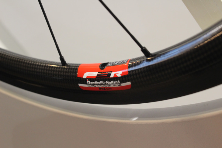 30mmハイトのカーボンリムを新たに採用するF3Rシリーズ