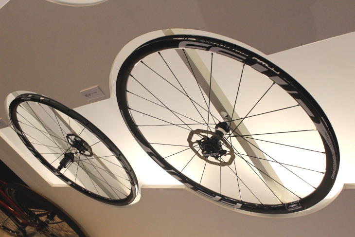 F3Rではディスクブレーキモデルもラインアップされる